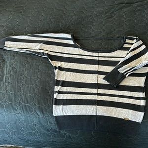 Guess striped 3/4 sleeved sweater